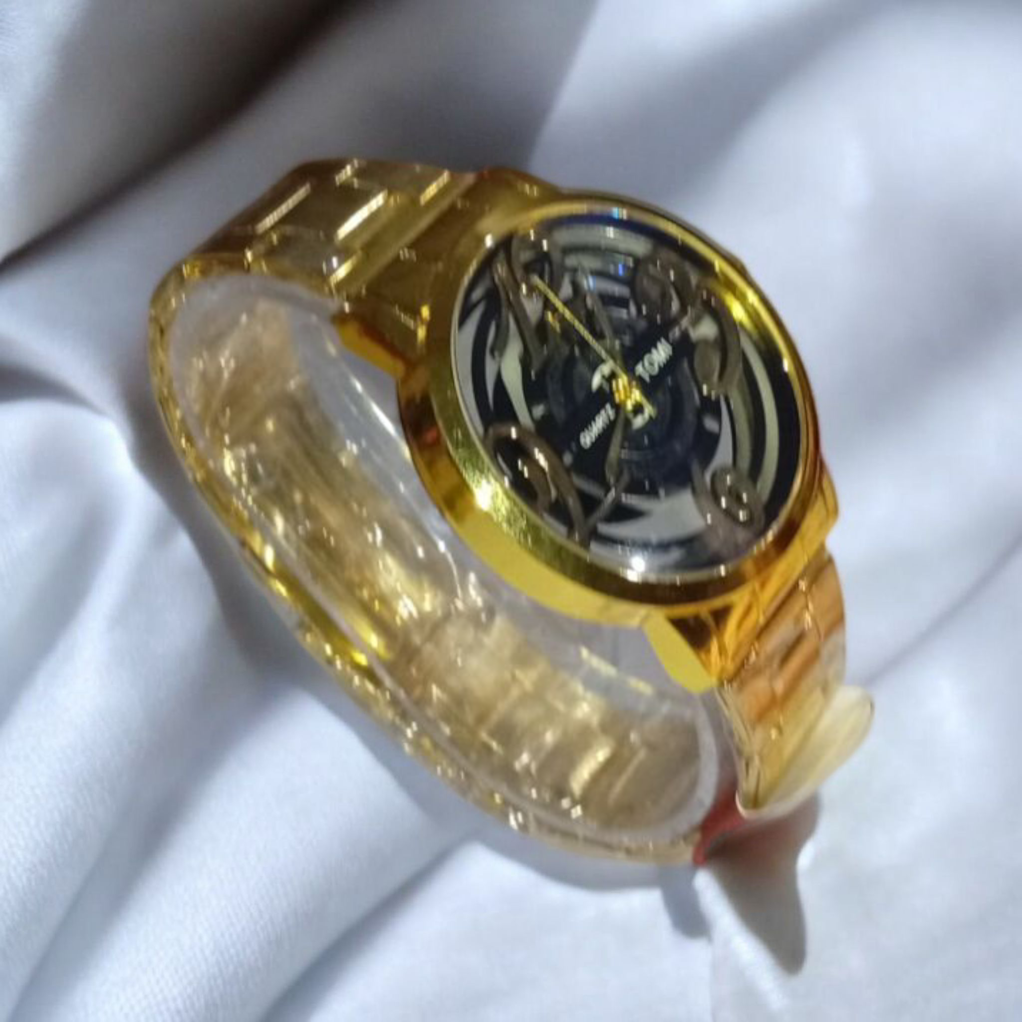 TOMI Quartz Men's Analog Watch – Unique Dial with Bold Numerals