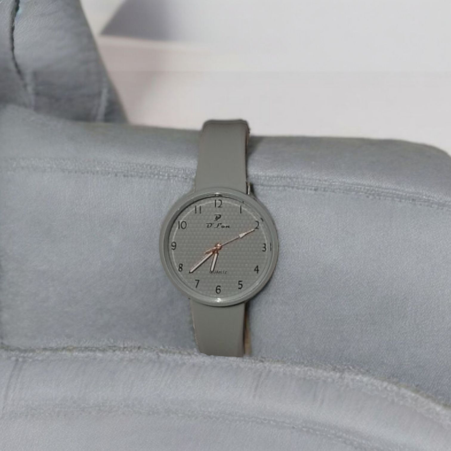 Minimalist Retro-Style Watch for Women - D'Lon